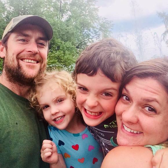 Meet your Posher, Amanda - Picture 3 of 4